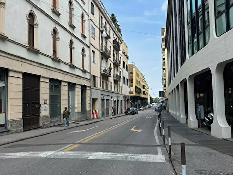 Immagine 1 di Negozio in vendita  in Via Ugo Foscolo a Padova