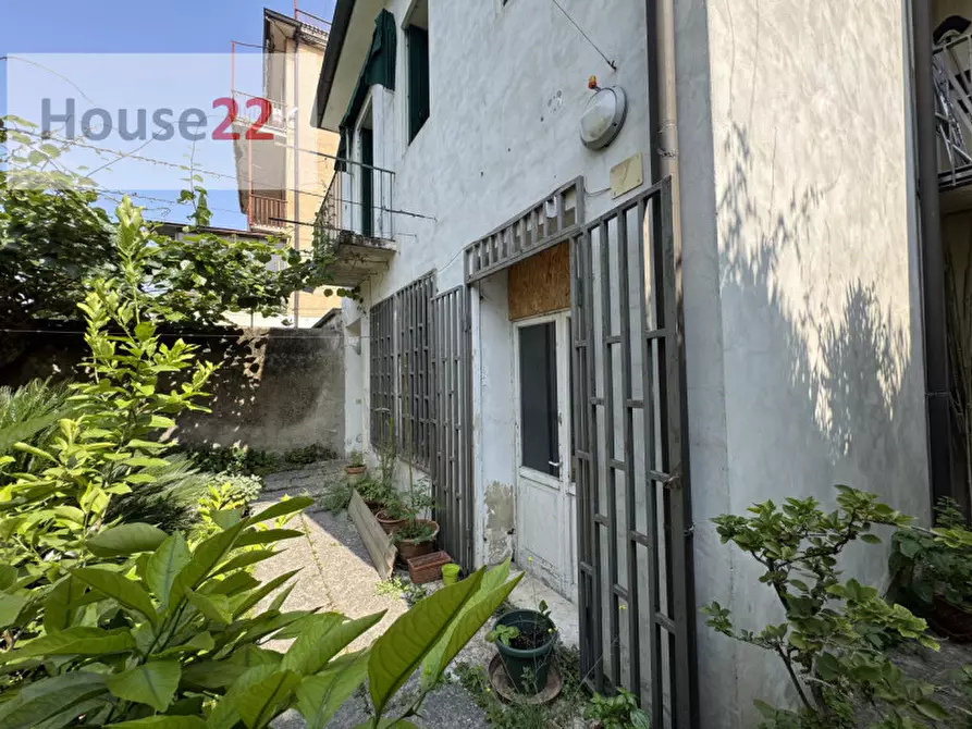 Immagine 10 di Palazzo in vendita  in Contra' Porta Padova, 92 a Vicenza