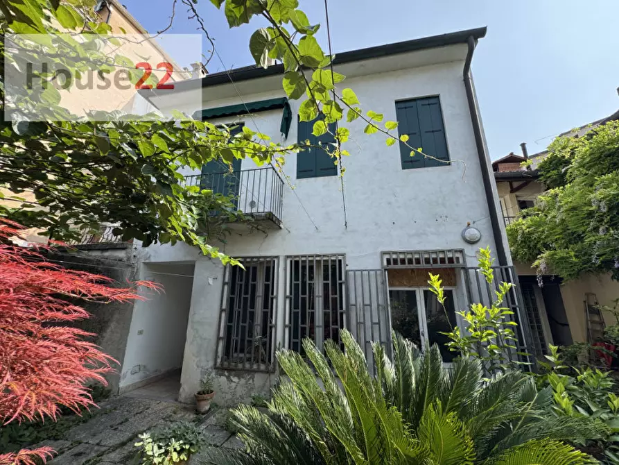 Immagine 12 di Palazzo in vendita  in Contra' Porta Padova, 92 a Vicenza