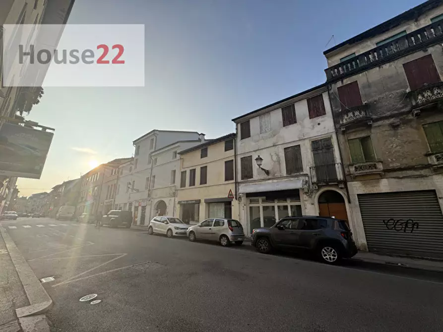 Immagine 47 di Palazzo in vendita  in Contra' Porta Padova, 92 a Vicenza