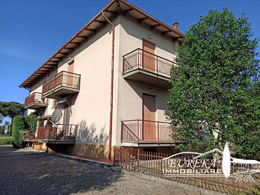 Immagine 2 di Appartamento in vendita  in via roma 152 a Castiglione Del Lago