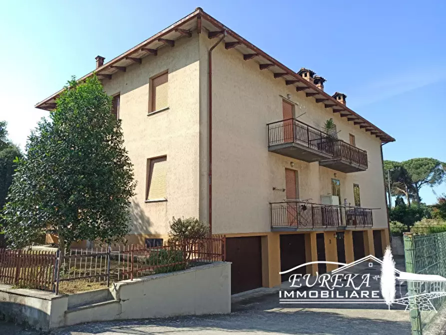 Immagine 4 di Appartamento in vendita  in via roma 152 a Castiglione Del Lago