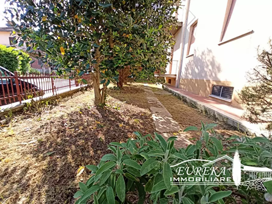 Immagine 21 di Appartamento in vendita  in via roma 152 a Castiglione Del Lago