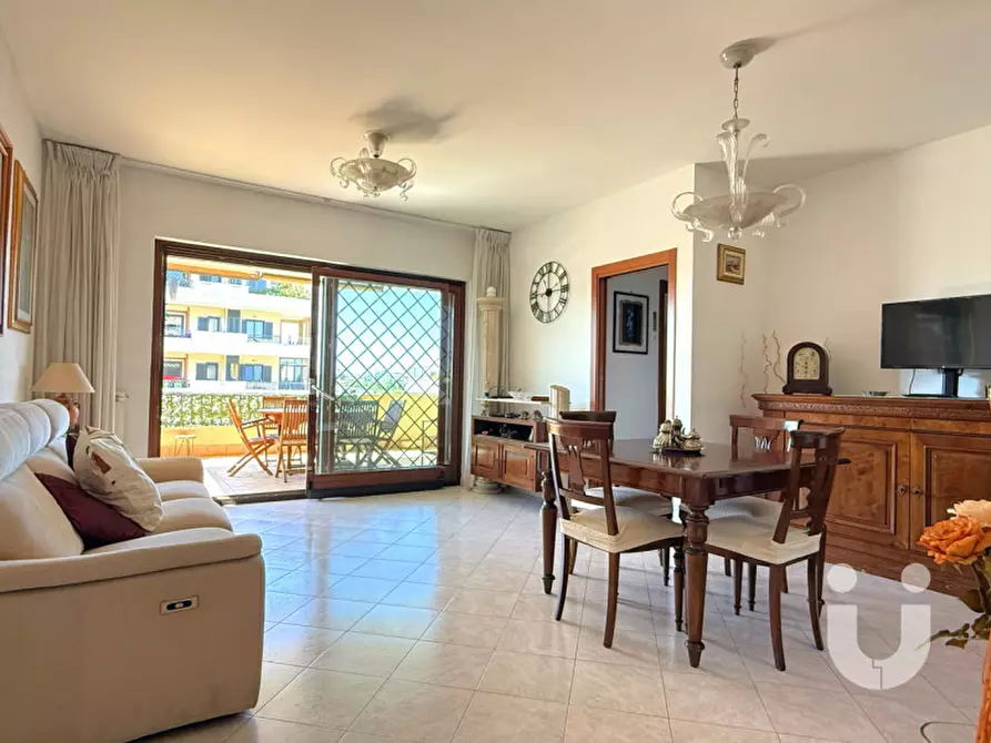 Immagine 3 di Appartamento in vendita  in largo Bruno Angoletta a Roma