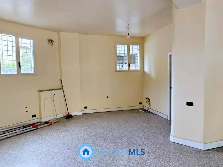 Immagine 3 di Negozio in vendita  in Via Jacopo Facciolati a Padova