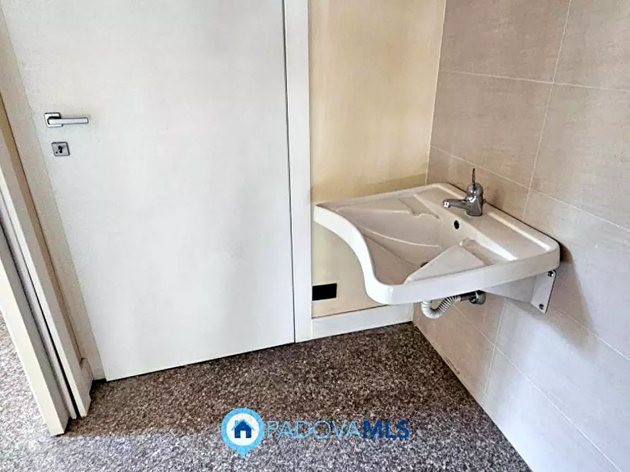 Immagine 5 di Negozio in vendita  in Via Jacopo Facciolati a Padova