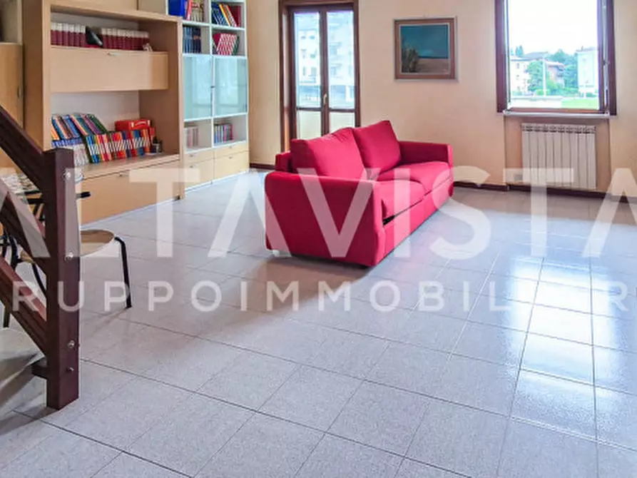 Immagine 1 di Villa in vendita  in Via Papa Ercoliano a Desenzano Del Garda