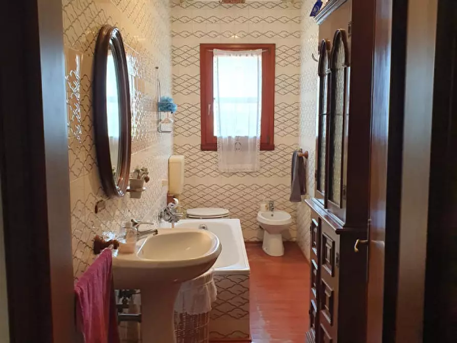 Immagine 9 di Rustico / casale in vendita  a Cavarzere