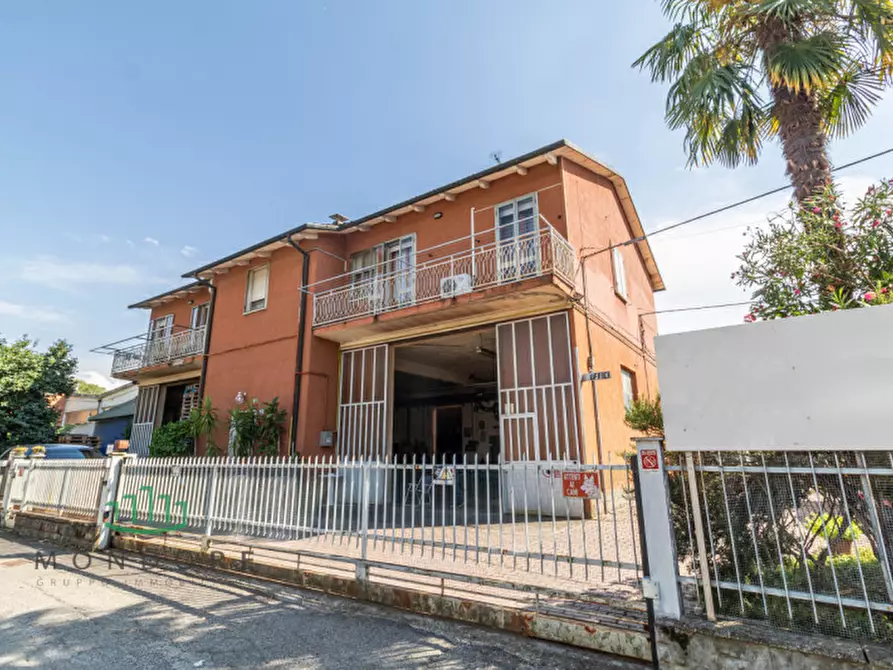 Immagine 1 di Palazzo in vendita  in Via Chiesa a Castel Maggiore