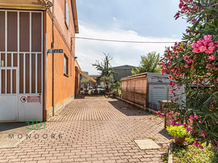 Immagine 2 di Palazzo in vendita  in Via Chiesa a Castel Maggiore