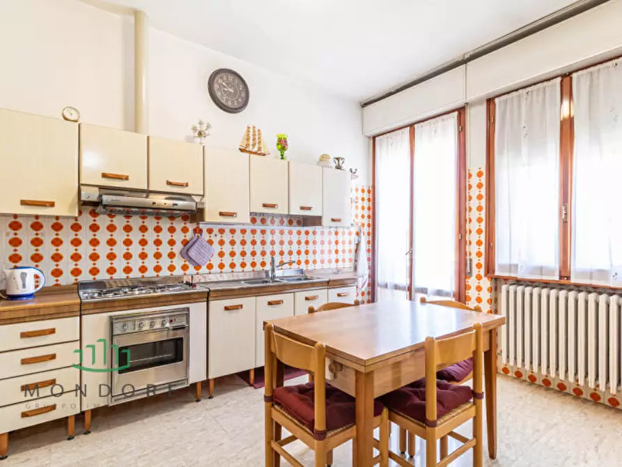 Immagine 8 di Palazzo in vendita  in Via Chiesa a Castel Maggiore