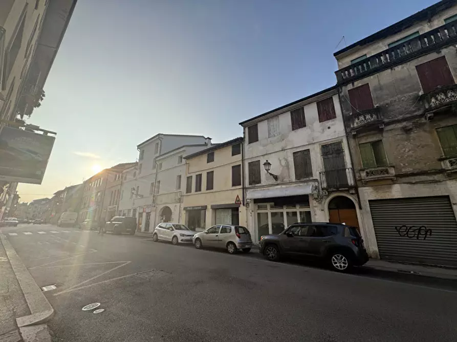 Immagine 1 di Negozio in vendita  in vicenza contrà porta padova, 96 a Vicenza