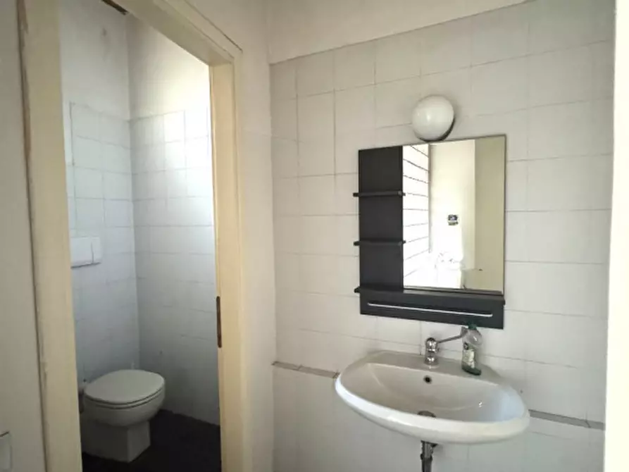 Immagine 5 di Negozio in vendita  in vicenza contrà porta padova, 96 a Vicenza