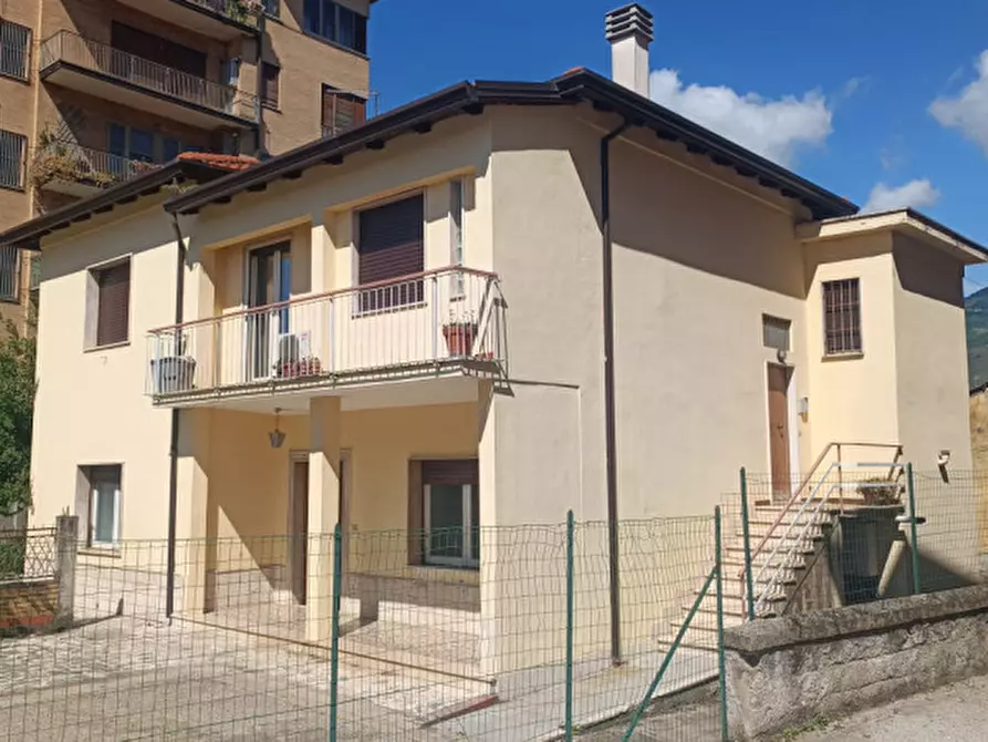 Immagine 1 di Casa indipendente in vendita  in VIALE SAN DOMENICO a Sora