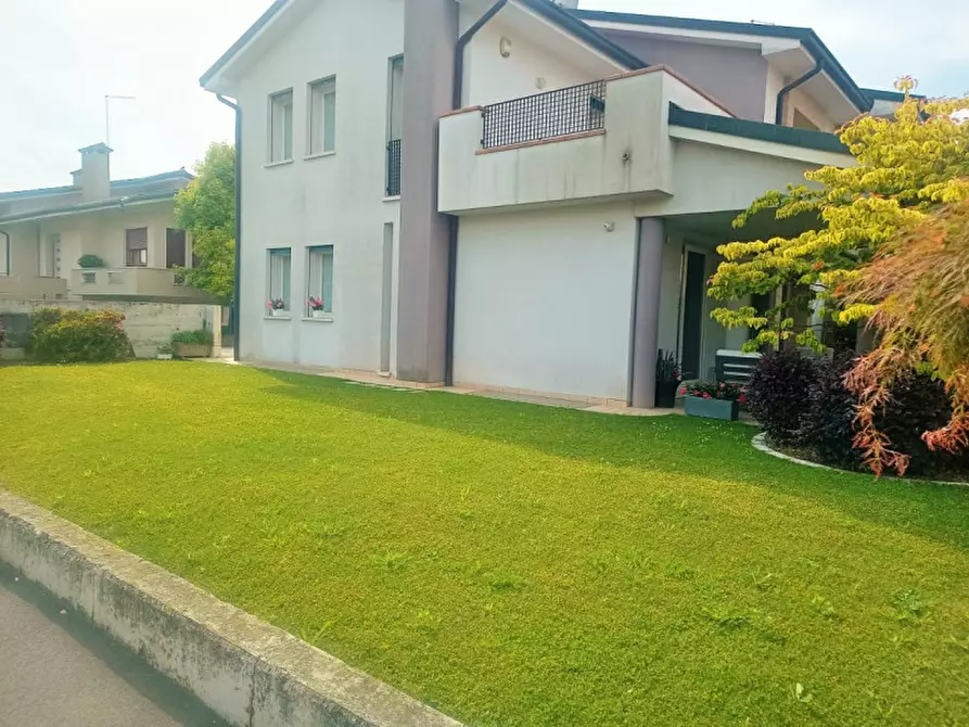 Immagine 1 di Casa bifamiliare in vendita  in Via John Fitzgerald Kennedy 53 a Riese Pio x