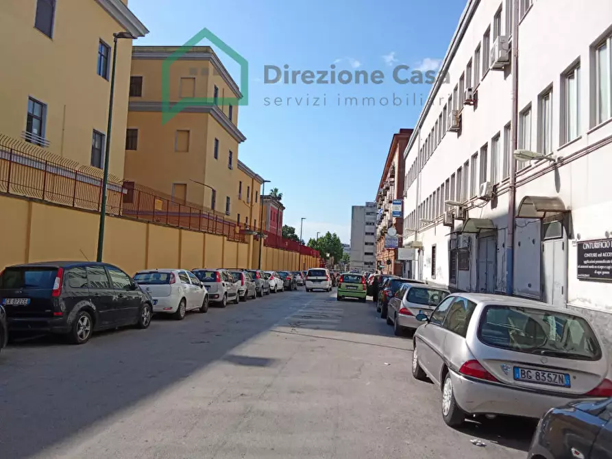 Immagine 1 di Palazzo in vendita  in Via Generale Pianell 1 c a Napoli