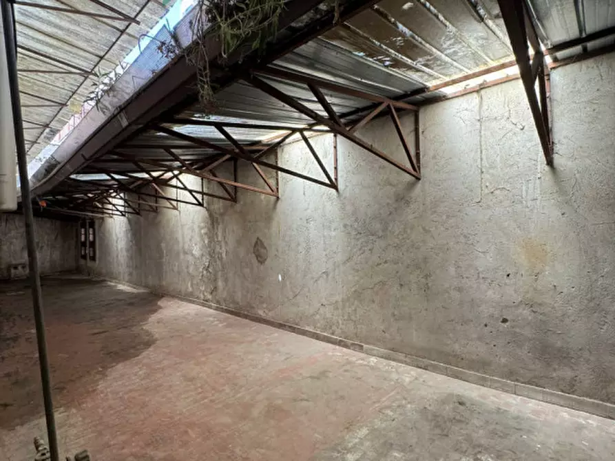 Immagine 4 di Palazzo in vendita  in Via Generale Pianell 1 c a Napoli