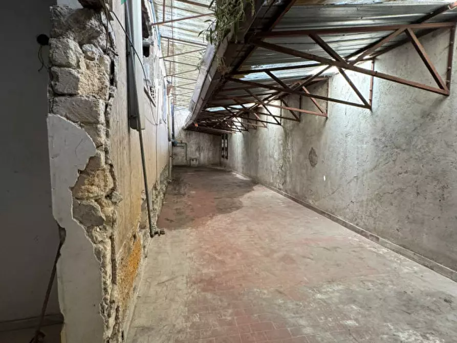 Immagine 5 di Palazzo in vendita  in Via Generale Pianell 1 c a Napoli