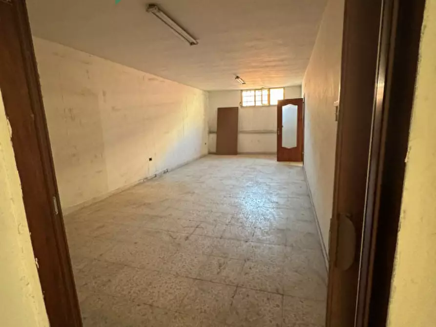 Immagine 11 di Palazzo in vendita  in Via Generale Pianell 1 c a Napoli