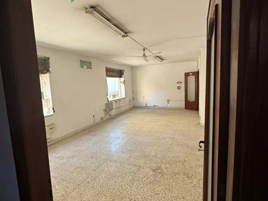 Immagine 12 di Palazzo in vendita  in Via Generale Pianell 1 c a Napoli