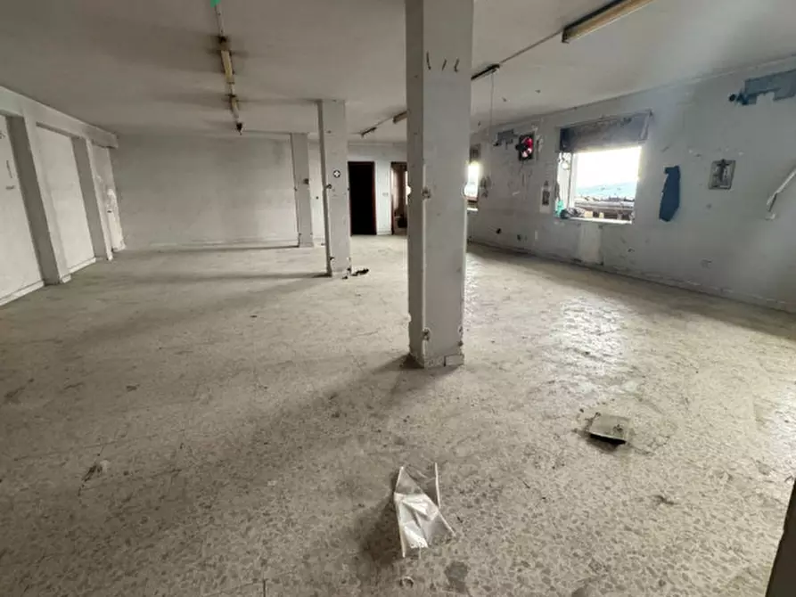 Immagine 13 di Palazzo in vendita  in Via Generale Pianell 1 c a Napoli