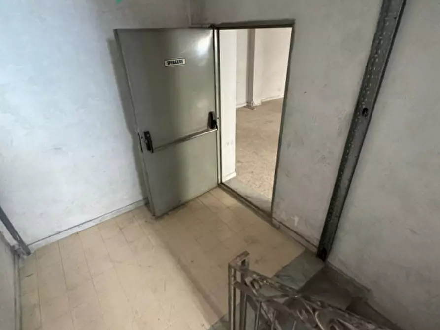 Immagine 14 di Palazzo in vendita  in Via Generale Pianell 1 c a Napoli