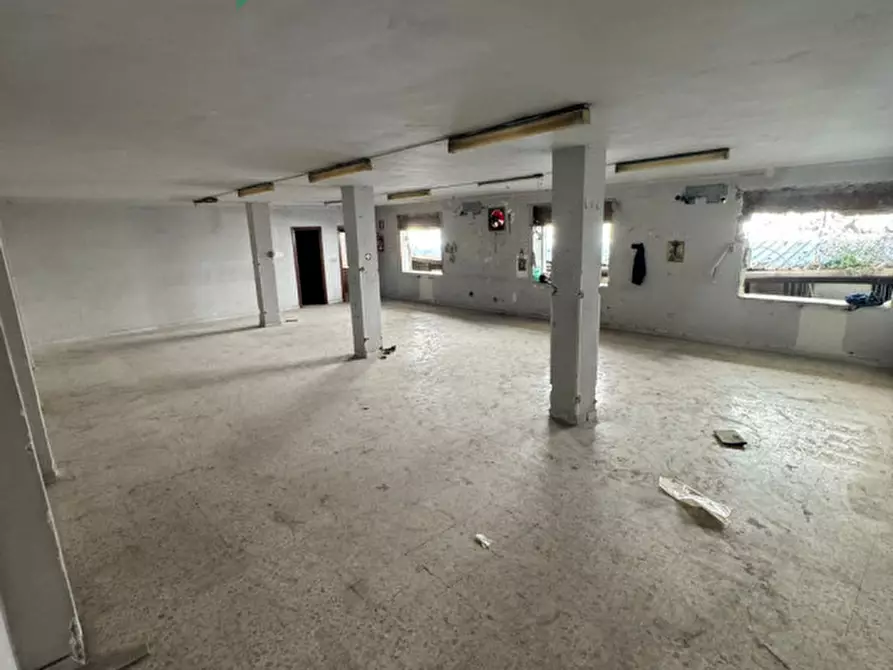 Immagine 19 di Palazzo in vendita  in Via Generale Pianell 1 c a Napoli