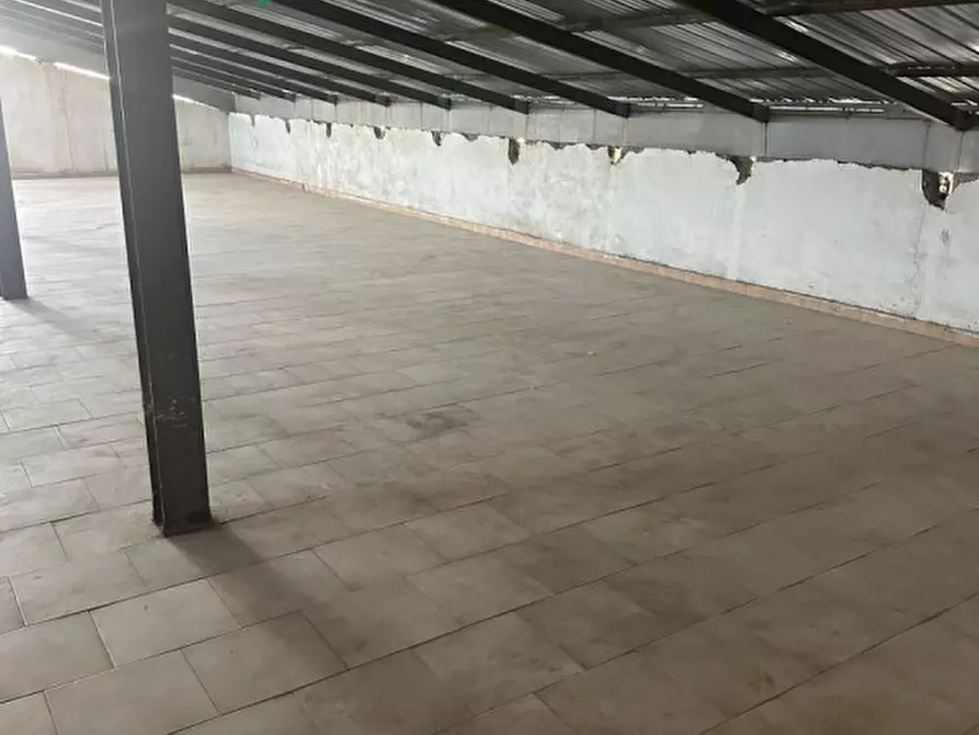 Immagine 21 di Palazzo in vendita  in Via Generale Pianell 1 c a Napoli