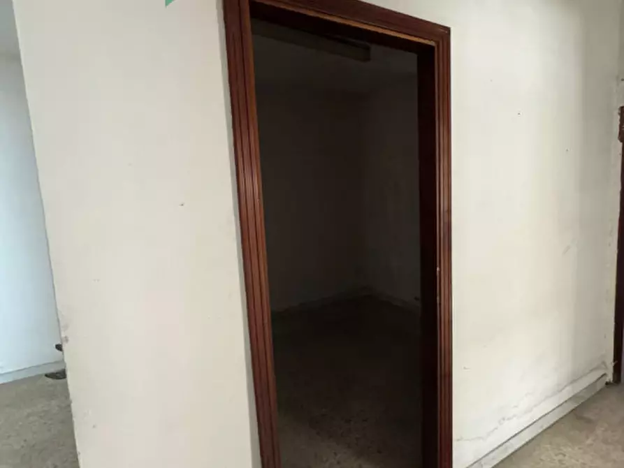 Immagine 24 di Palazzo in vendita  in Via Generale Pianell 1 c a Napoli