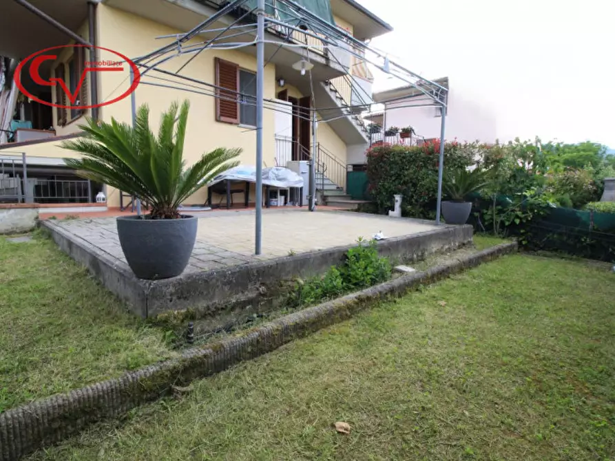 Immagine 1 di Casa quadrifamiliare in vendita  in Via Moneti a Cavriglia