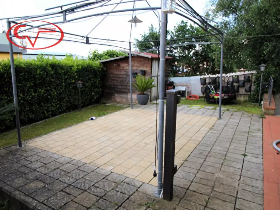 Immagine 2 di Casa quadrifamiliare in vendita  in Via Moneti a Cavriglia