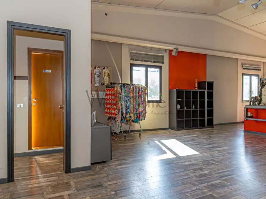 Immagine 13 di Capannone industriale in affitto  a Tavernerio