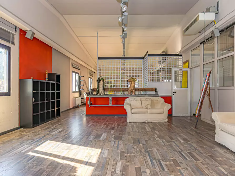 Immagine 15 di Capannone industriale in affitto  a Tavernerio