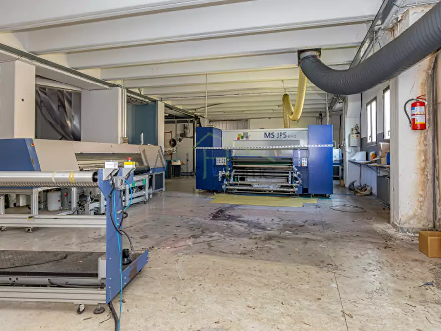 Immagine 28 di Capannone industriale in affitto  a Tavernerio