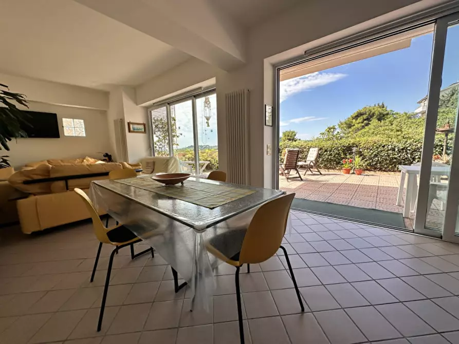 Immagine 2 di Casa bifamiliare in vendita  in Via Alpi 17 a Ancona