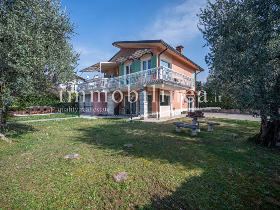 Immagine 2 di Villa in vendita  in via paiari a Lazise