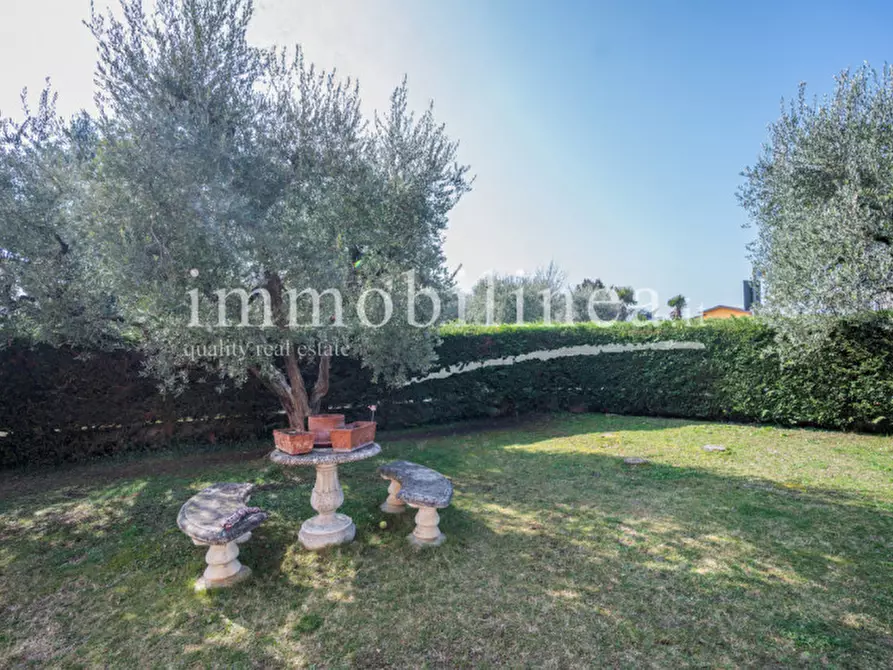 Immagine 2 di Villa in vendita  in via paiari a Lazise