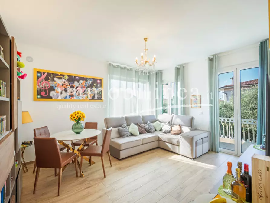 Immagine 4 di Villa in vendita  in via paiari a Lazise