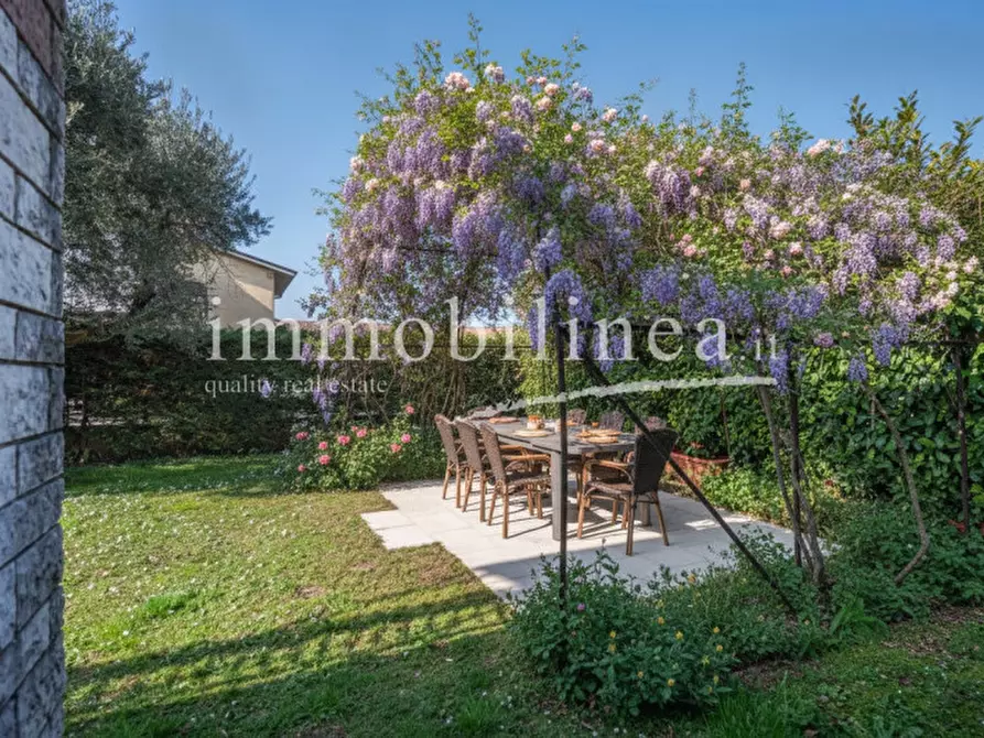 Immagine 14 di Villa in vendita  in via paiari a Lazise
