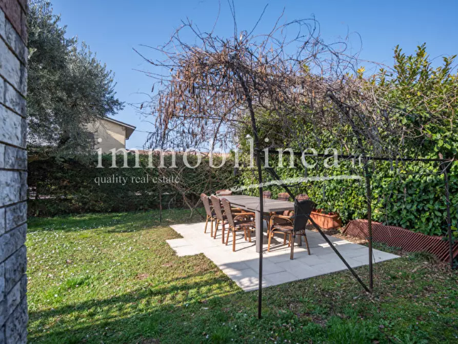 Immagine 15 di Villa in vendita  in via paiari a Lazise