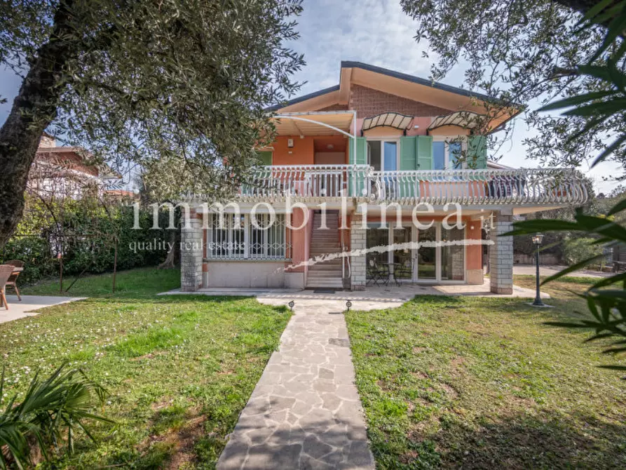 Immagine 17 di Villa in vendita  in via paiari a Lazise