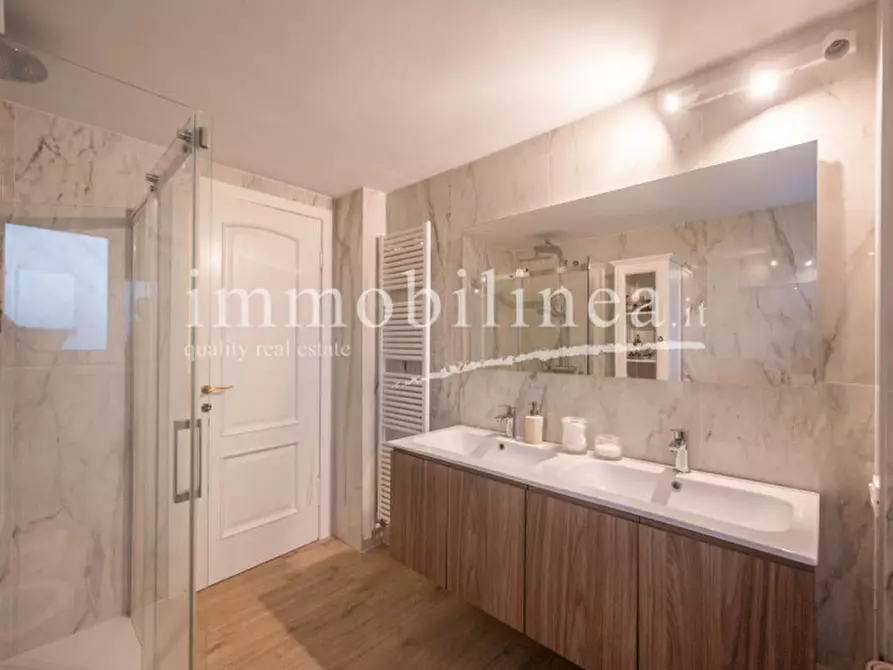 Immagine 21 di Villa in vendita  in via paiari a Lazise