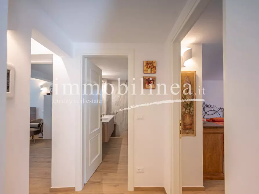 Immagine 27 di Villa in vendita  in via paiari a Lazise