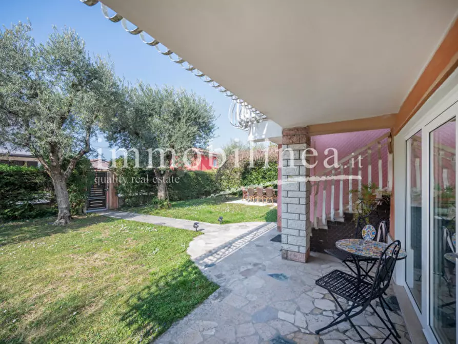 Immagine 29 di Villa in vendita  in via paiari a Lazise