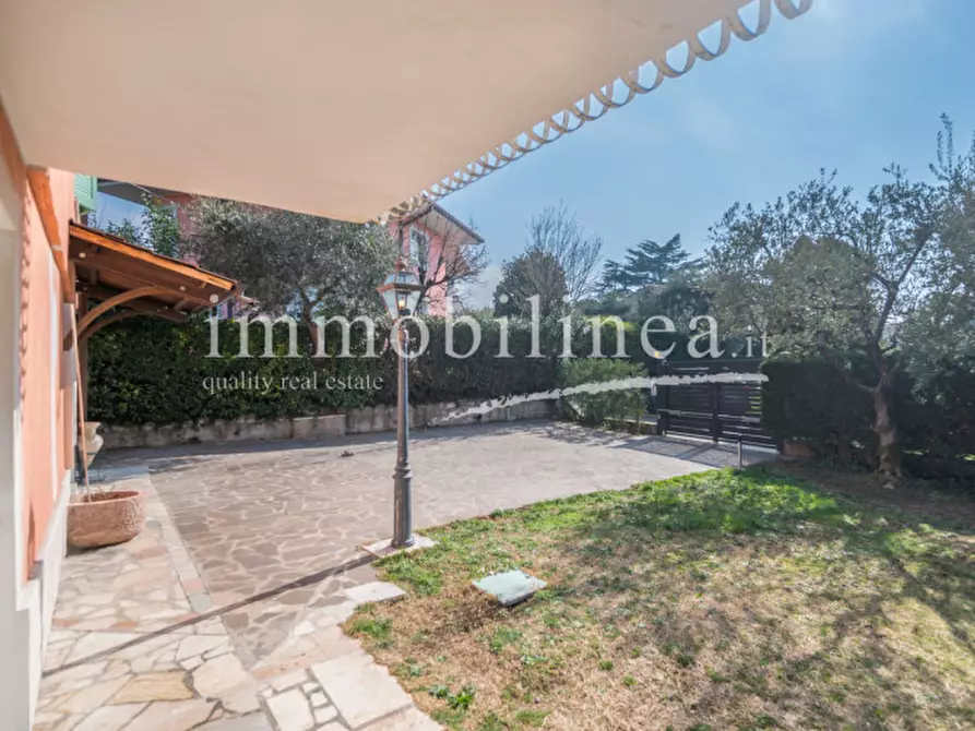 Immagine 30 di Villa in vendita  in via paiari a Lazise