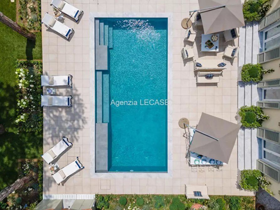 Immagine 2 di Villa in affitto  in Viale della Repubblica a Forte Dei Marmi