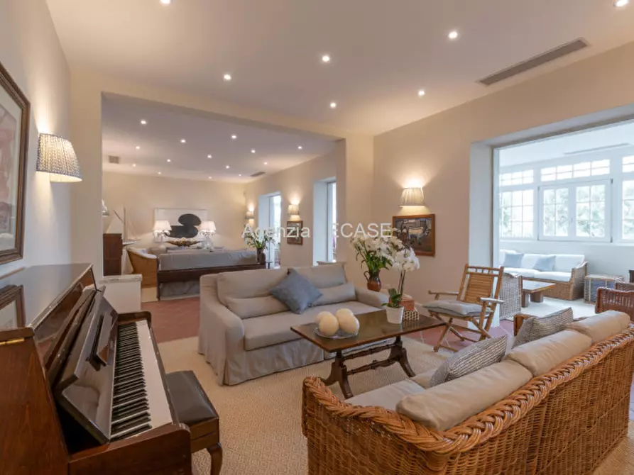 Immagine 3 di Villa in affitto  in Viale della Repubblica a Forte Dei Marmi