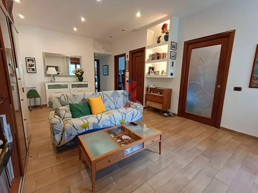 Immagine 3 di Appartamento in vendita  in VIA B.CAVALLINO a Napoli