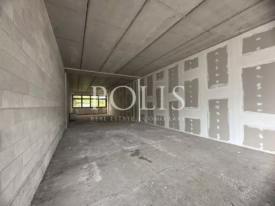 Immagine 3 di Negozio in vendita  a Senna Comasco