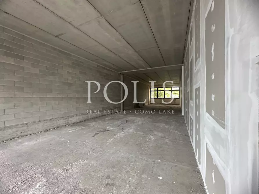 Immagine 4 di Negozio in vendita  a Senna Comasco